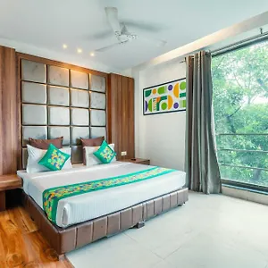 *** Hotel Treebo Twin Tree India